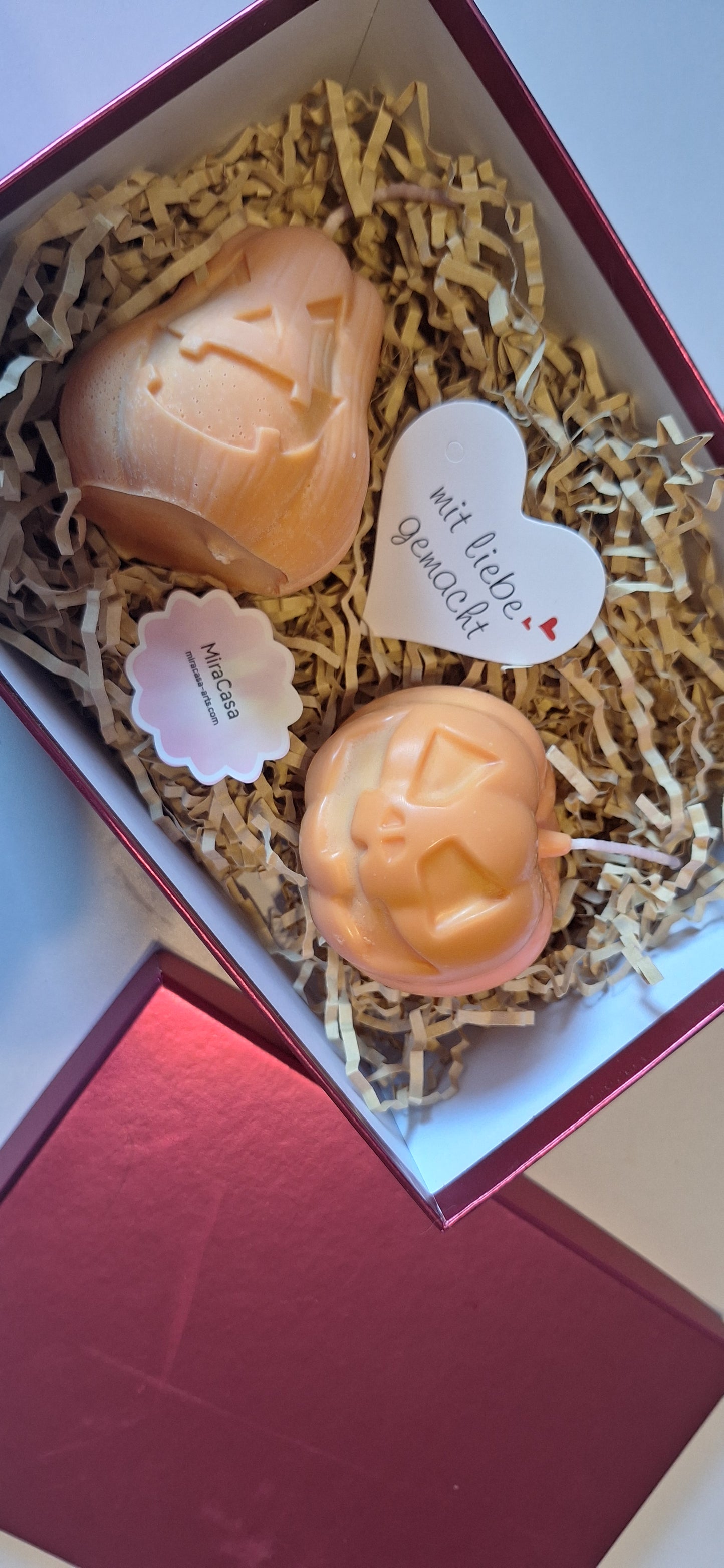 Kerze „Smiling Pumpkin“ – handgegossen mit Liebe