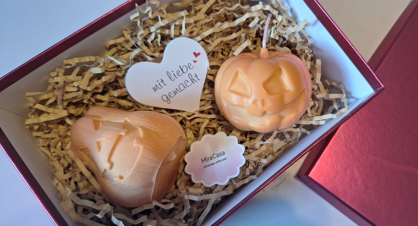 Fröhliches Kürbis-Kerzen Duo