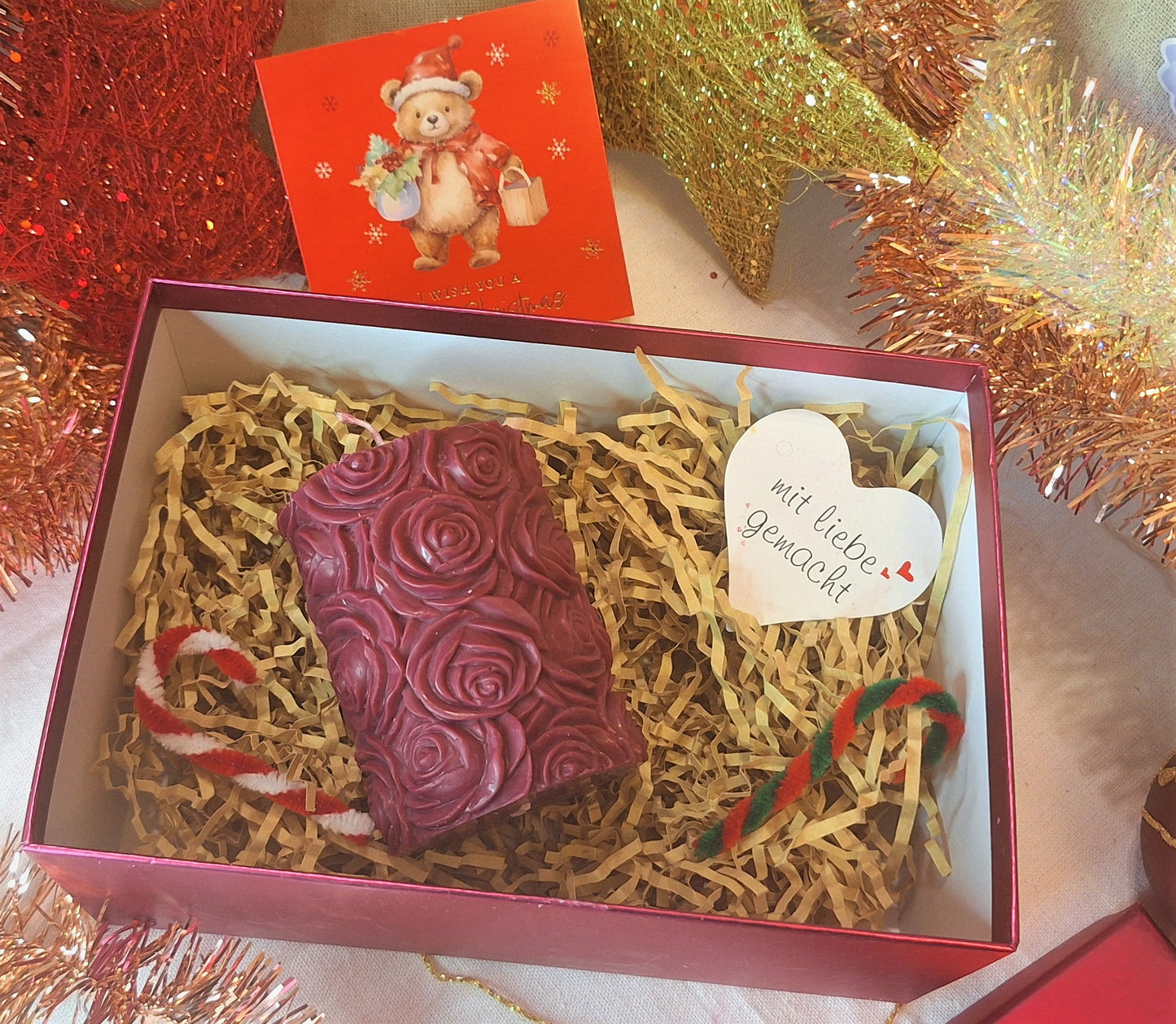 Handgefertigte Kerze „Rosengarten“ – Beige & Bordeaux – 8 cm | Elegante Advent- & Weihnachtsdeko