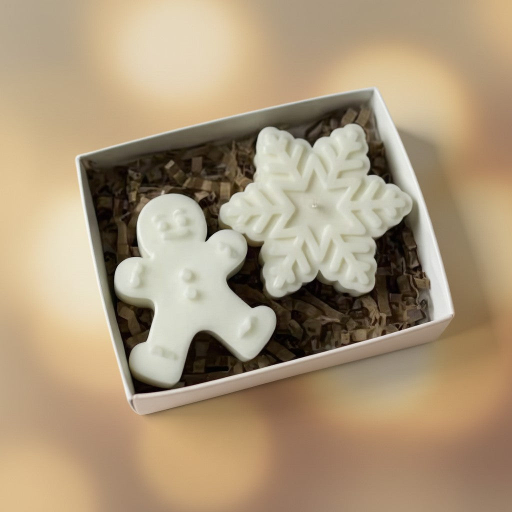 Geschenkset „Winterduo“ – Schneeflocke & Figurenkerze aus Sojawachs | Handgemacht