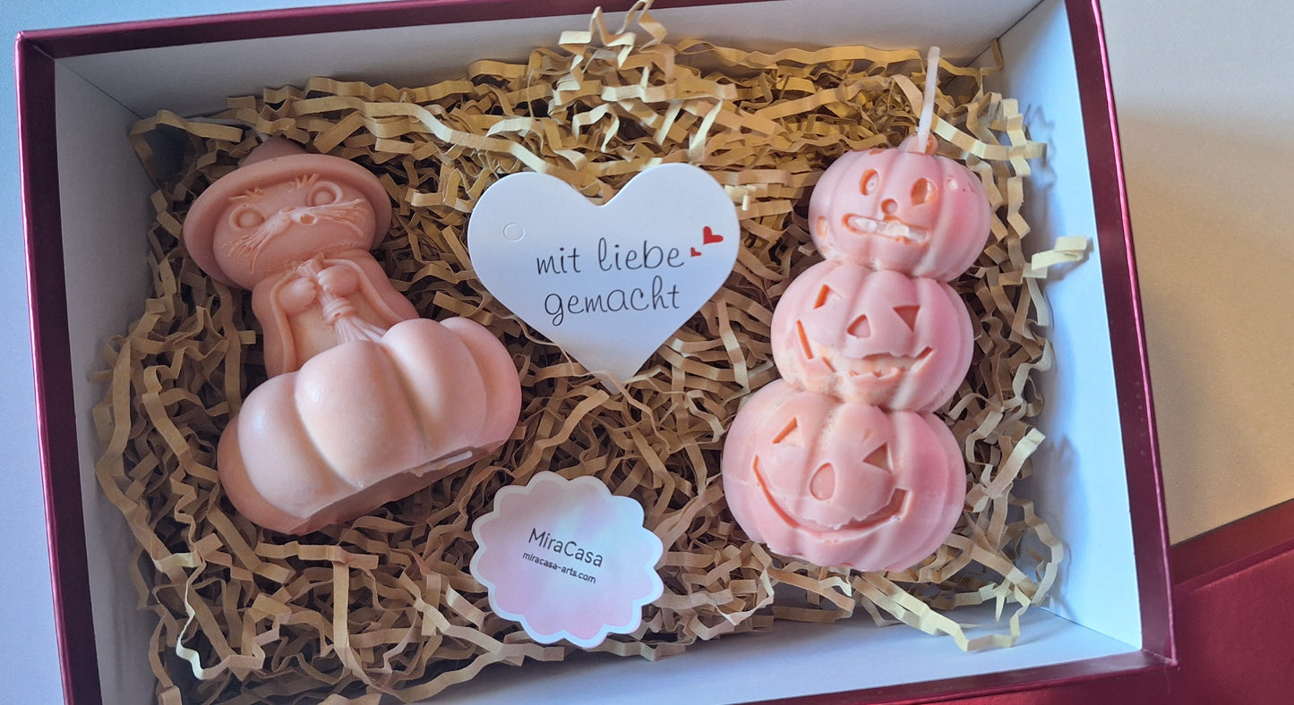 Kerze „Zauber-Kater auf Kürbis“ – Handgemacht, Halloween Deko, Naturwachs