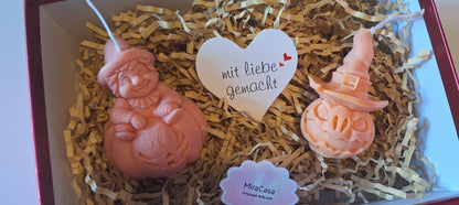 Kerze „Herbstgnom auf Kürbis“ – handgegossen, natürlich, Herbstdekoration