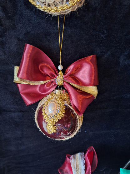 Handdekorierter Weihnachtskugel – 5 Designs, mit Kunststeinen