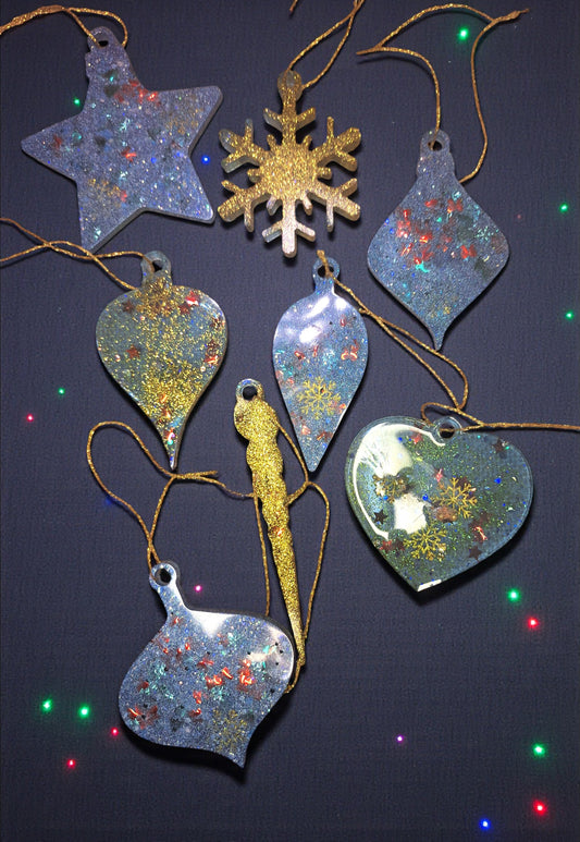 Weihnachtsbaumschmuck-Set – 8 glitzernde Harz-Anhänger in Blau