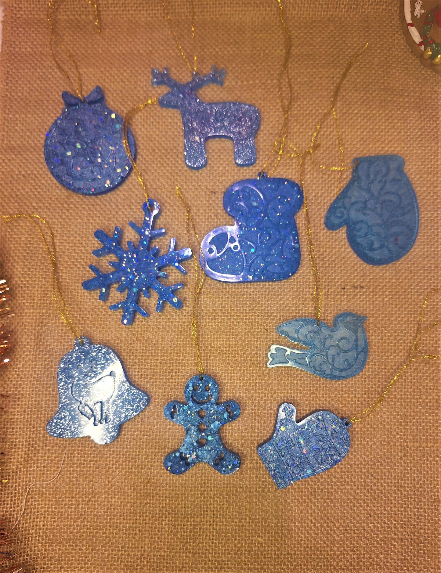 Weihnachtsbaumschmuck-Set – 9 perlmuttblaue Harz-Anhänger mit Relief