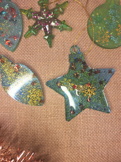 Weihnachtsbaumschmuck-Set – 10 Harz-Anhänger mit großem Deko-Kugel-Moti