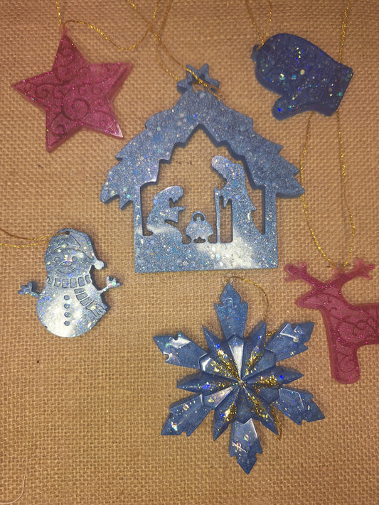 Weihnachtsbaumschmuck-Set – 6 glitzernde Harz-Anhänger, perlmutt & bunt