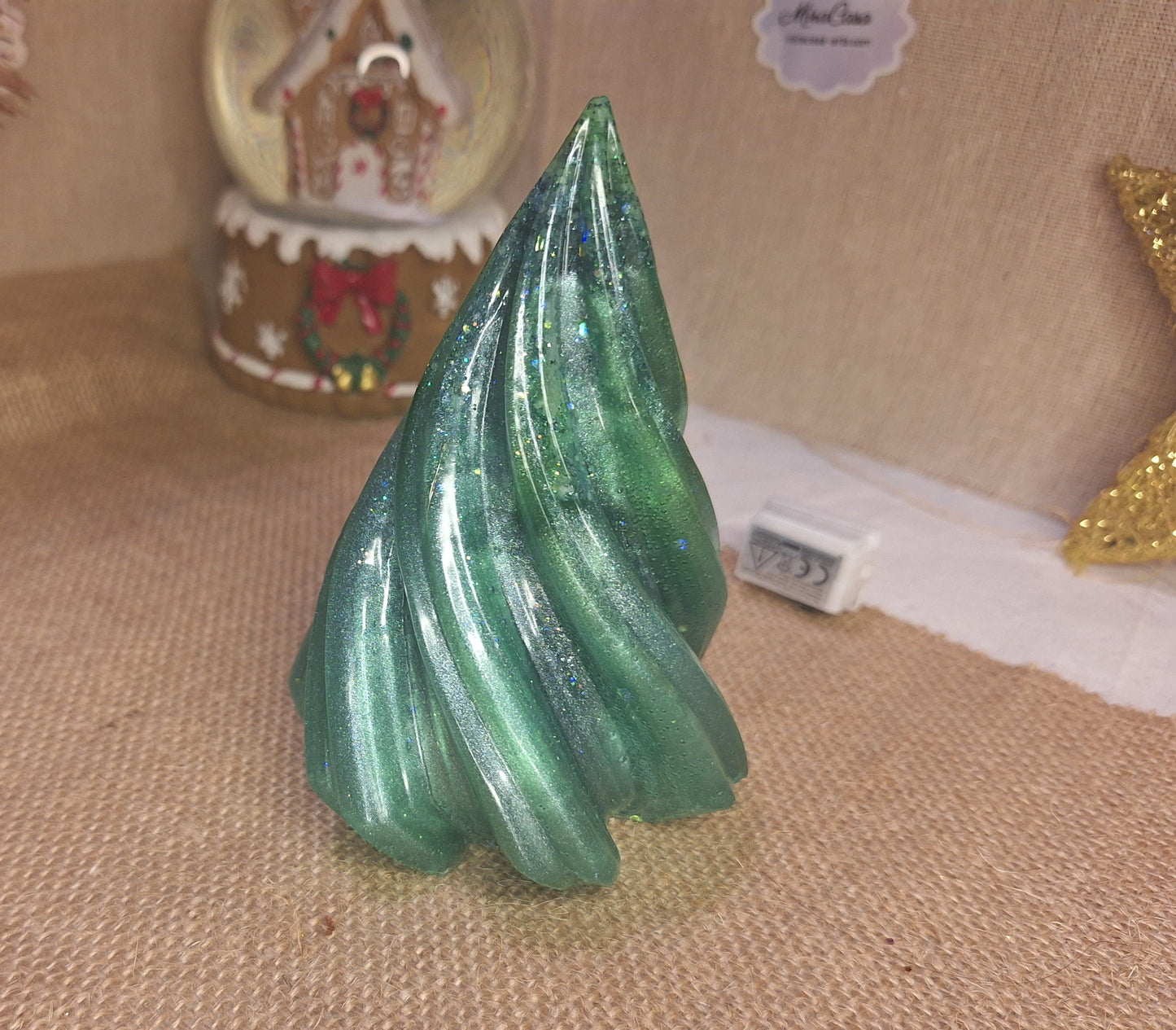 Светящаяся декоративная ель из эпоксидной смолы – 12 см, с гирляндой.