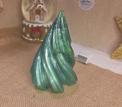 Светящаяся декоративная ель из эпоксидной смолы – 12 см, с гирляндой.