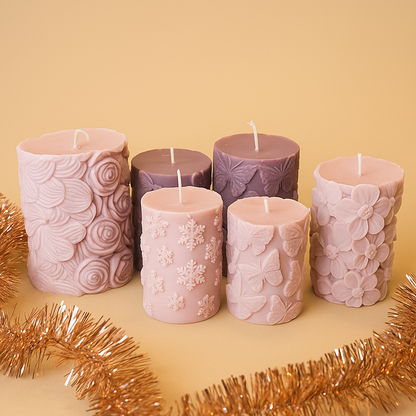 Handgefertigte Kerze „Schmetterlingstanz“ – Lila & Beige – 8 cm | Zarte Advent- & Weihnachtsdeko