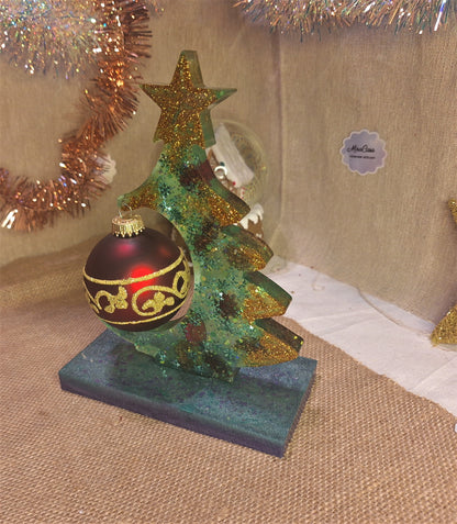 Декоративная рождественская елка из эпоксидной смолы – с подставкой и петлей для подвешивания елочных шаров (20 см)