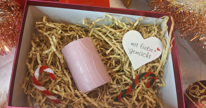 Stumpenkerze „Eisstruktur Mini“ – Handgegossen | Beige | 7×5 cm | Winter & Advent