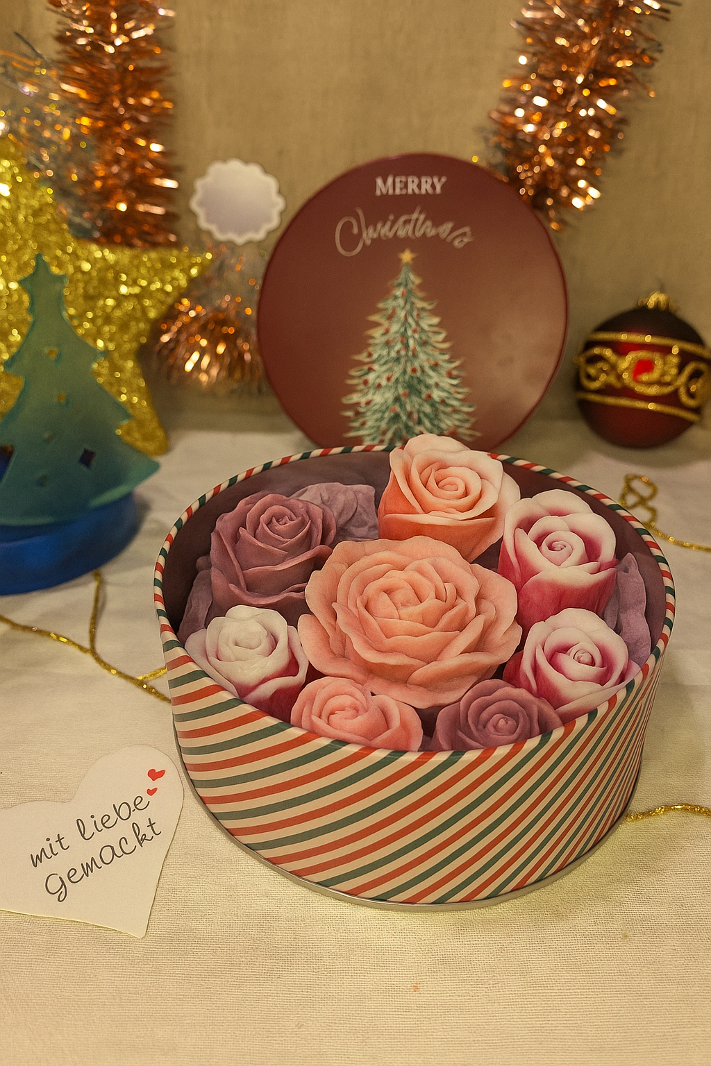 Handgemachtes Dekor-Seifenset „Elegante Rosen“ – Duftseife im Geschenkdesign