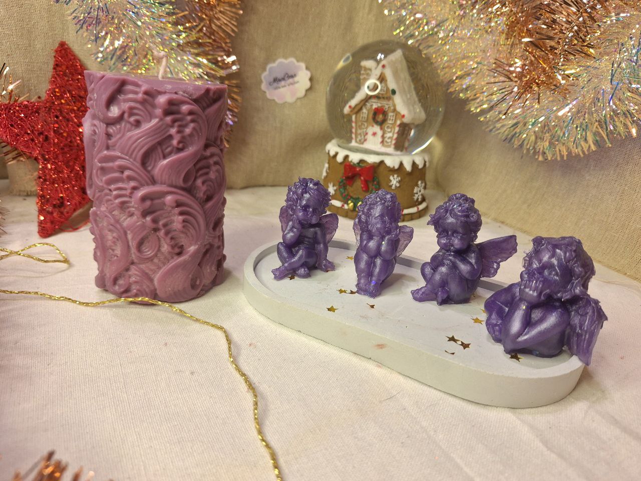 Geschenkset „Engels-Set“ | Sojakerze, 4 Engelsfiguren aus Harz, Gips-Tablett