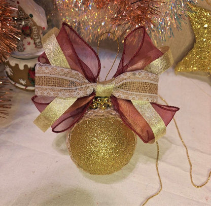 "Golden Nature Dreams" Set – 4 handmade Christmas baubles with lace &amp; jute ribbon | Gold | 9 cm