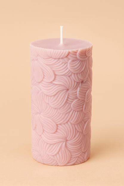 Handgefertigte Kerze „Blütenwellen“ – Lila & Beige – 10 cm | Stilvolle Deko für Advent & Weihnachten