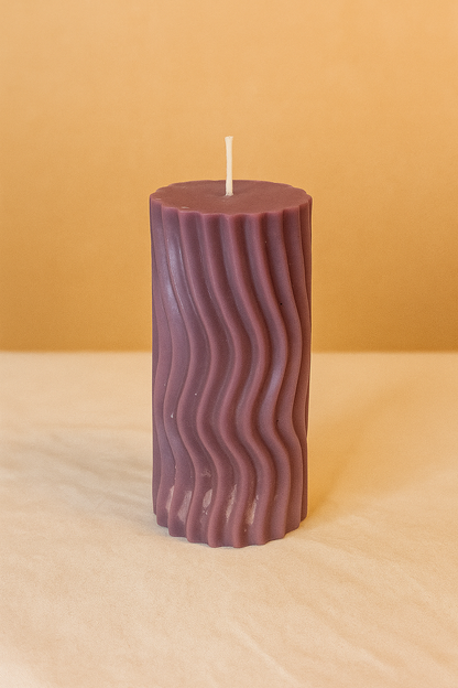 Klassische Adventskerze – Handgegossen – Lila – 11 cm | Natürliche Weihnachtskerze