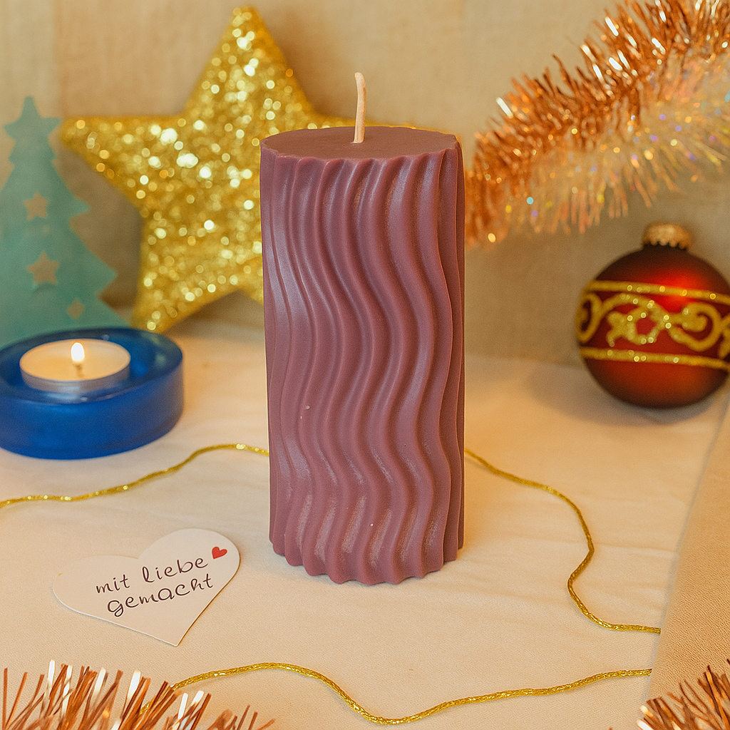 Klassische Adventskerze – Handgegossen – Lila – 11 cm | Natürliche Weihnachtskerze