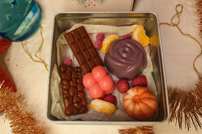 Deko-Seifenset „Sweet Moments“ – Handgemacht, Schoko-Beeren-Duft, Weihnachtsdose