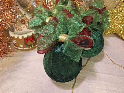 Роскошный рождественский набор «Лес» – 4 бархатных елочных шара изумрудно-зеленого цвета | Ручная работа | Элегантная идея для подарка