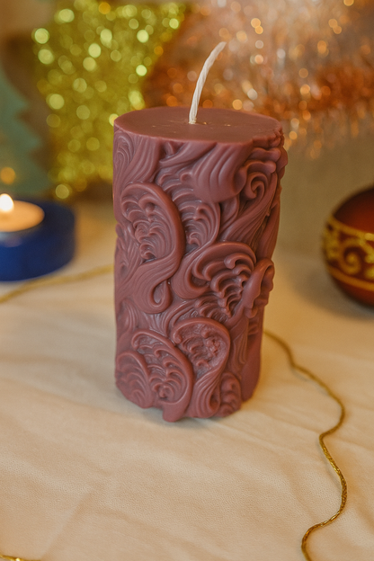 Handgefertigte Wellen-Kerze aus Sojawachs – Beige & Lila – 10 cm | Elegante Deko & Geschenkidee