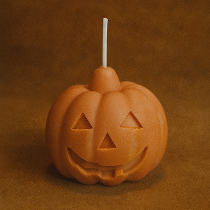 Kerze „Smiling Pumpkin“ – handgegossen mit Liebe