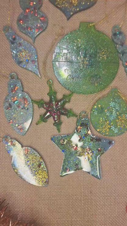 Weihnachtsbaumschmuck-Set – 10 Harz-Anhänger mit großem Deko-Kugel-Moti