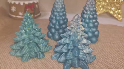 Миниатюрные ели из смолы – жемчужно-зеленые/голубые, две модели, 8–10 см.