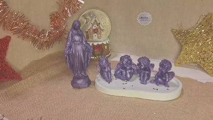 Deko-Komposition ‚Maria & Engel‘ – Epoxidharz-Skulpturen mit Gips-Tablett, violett-perlmutt